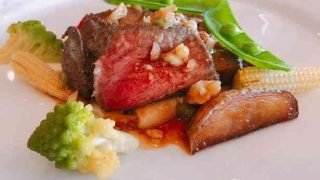 レストラン ピラール【八方尾根】ゲレンデで絶景を見ながらコース料理が食べられる!